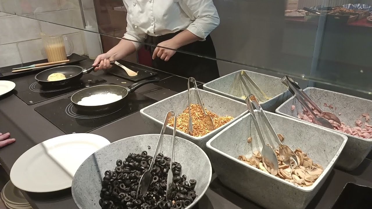 All inclusive food and drink at Sol Katmandu Park and Resort, Magaluf, Mallorca 2023