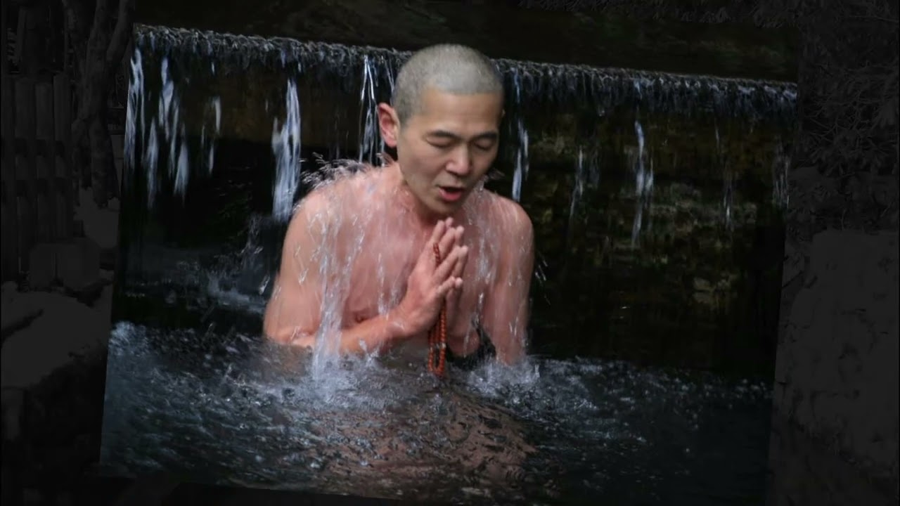 真冬の高野山に祈る。気温１度の奥の院にて水行。 祈りのピアニスト SATOSHI MURATA   2022年1月28日 suigyou at kouyasan in winter