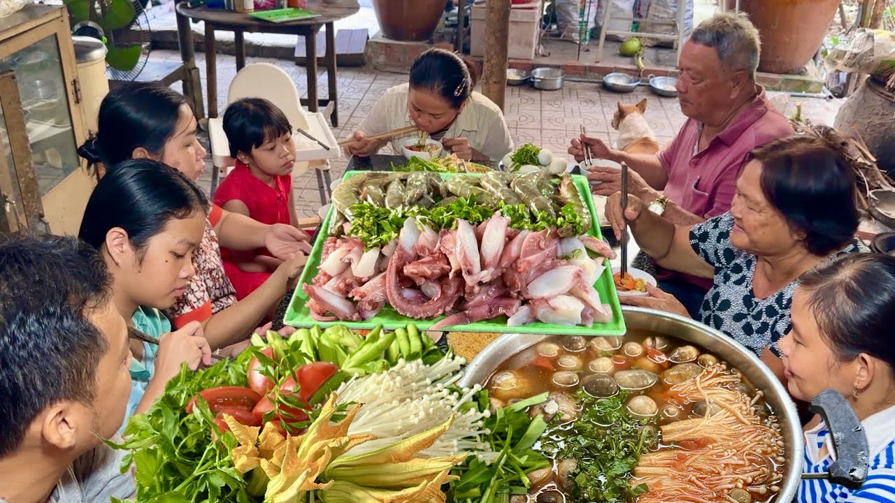 Cuối Tuần Nấu Lẩu Hải Sản Hột Vịt Lộn | MienTayVT