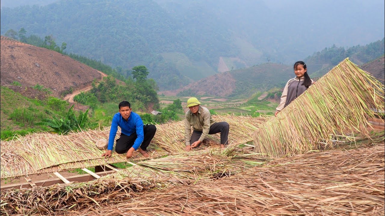 Father and Daughter Expand the Frame, Complete the Grass Roofing | Family farm 