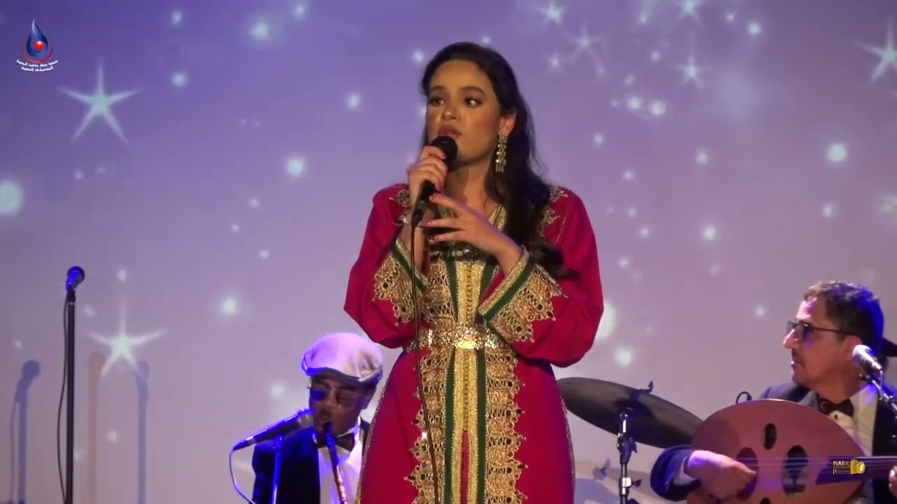 الفنانة 