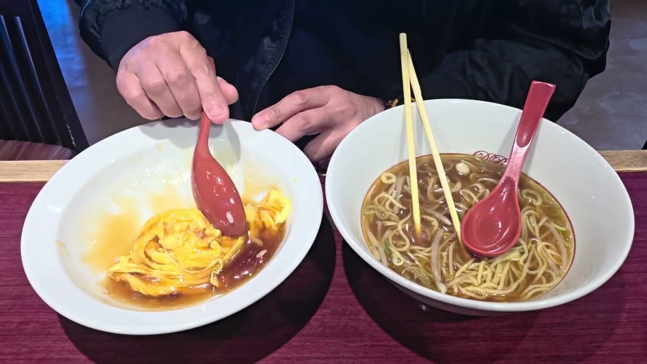 長楽碧南店へ行き、ボリュームセットを、醤油ラーメンと、天津飯の組み合わせで、堪能している所を、撮影してみました。