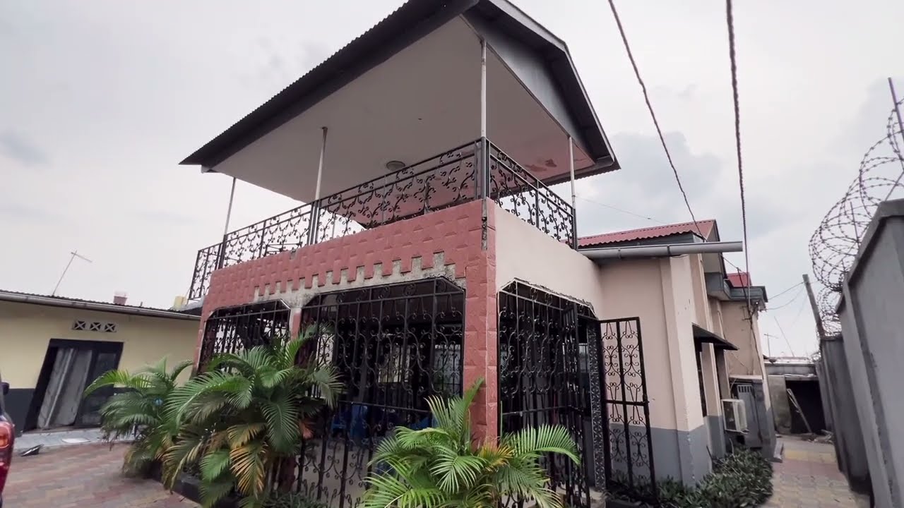 Parcelle à vendre 20/40m.(2 grandes maisons) C/N'sele Q/Camp PM.180.000$ à discuter.+243821095879.