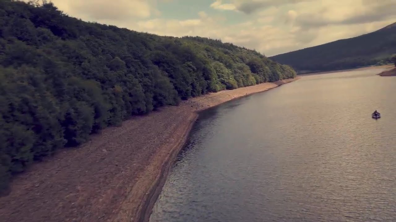 Ladybower Reservoir, Derbyshire | FPV full throttle flight (4K Drone)