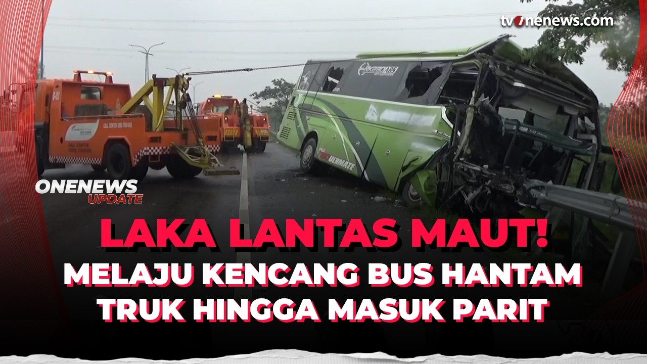 Maut di Tol Cipali! Bus Rombongan Wisata Hantam Truk Hingga ke Parit, Sopir Tewas | OneNews Update