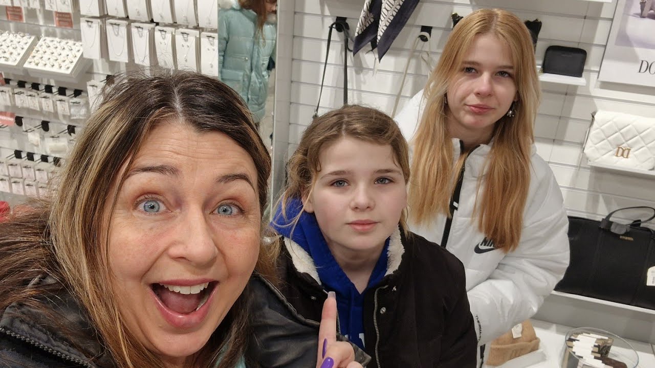 TØSETUR🙋‍♀️SHOPPER PÅ RO'S TORV😀MÅNE HALSKÆDEN🌛