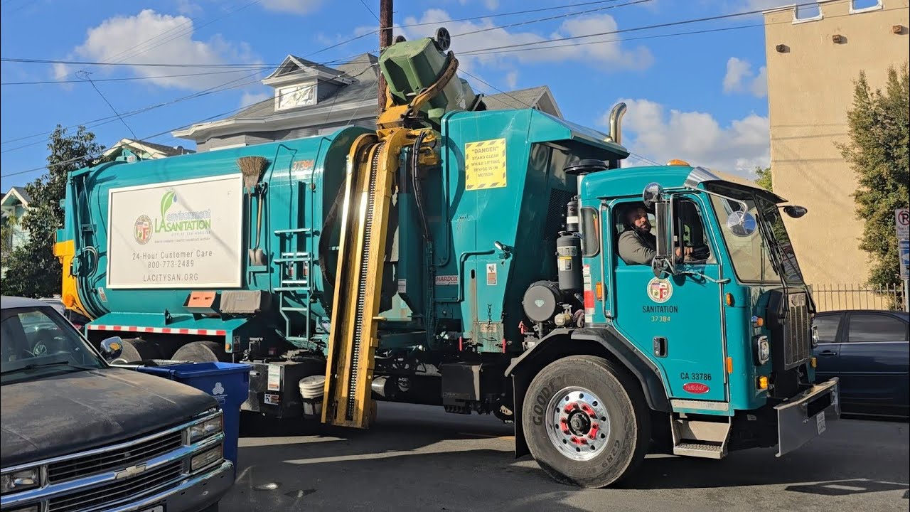 A New 520 CNG Garbage Truck Collecting Greenwaste