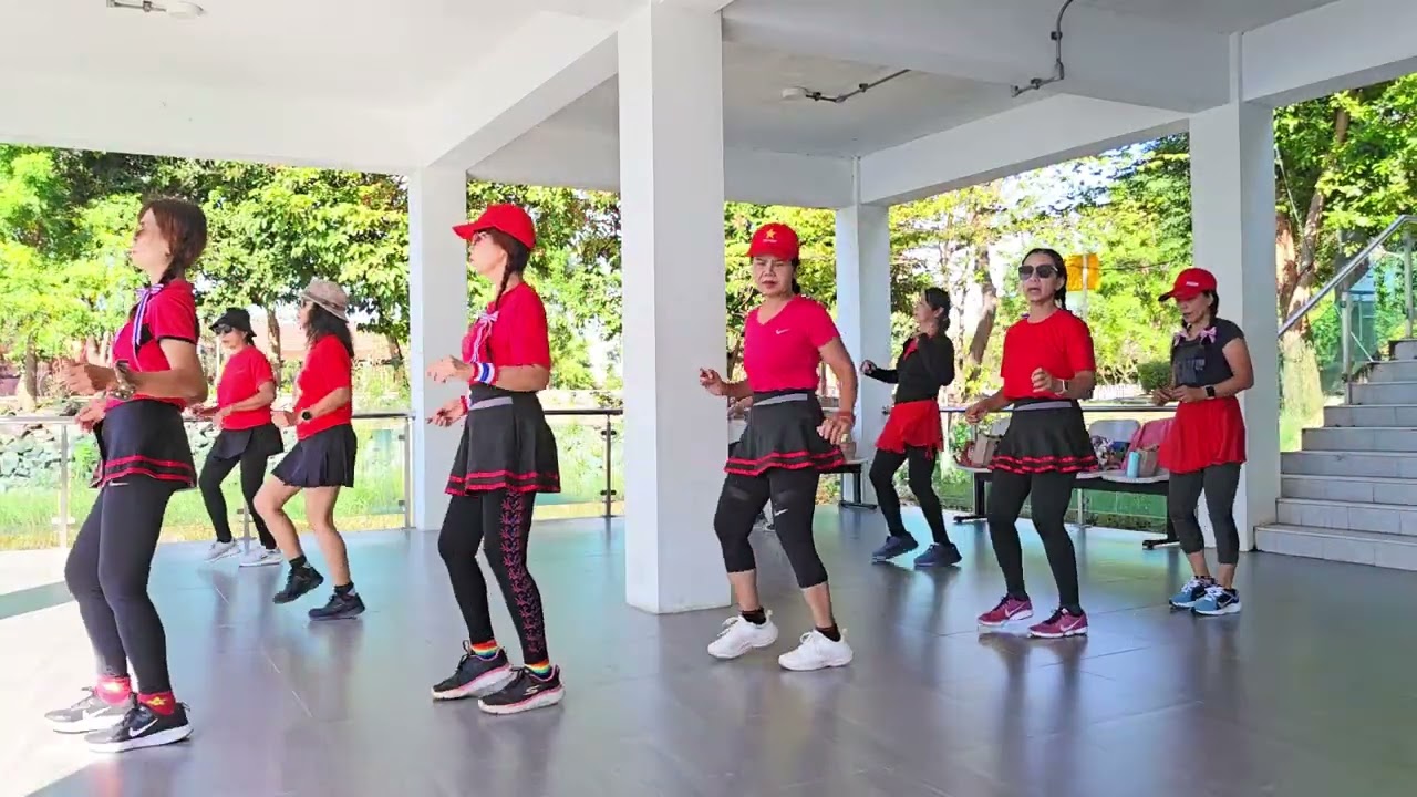  จังหวะกัวราช่า เพลงบุหรงกาก้าCr ท่าเต้น by อาจารย์นิรันดร์ #กลุ่มไลน์แดนซ์สวนใหม่สุรินทร์ 