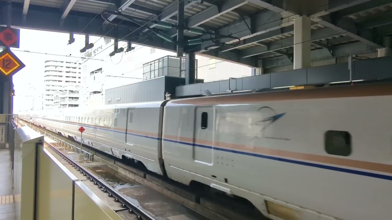 2026年3月20日北陸新幹線金沢(駅)14·13番のりば(各)到着→停車·W7系W編成運行 14番のりば(約27分遅れ)W21編成559Eはくたか559号 13番のりばW16編成25Eつるぎ25号