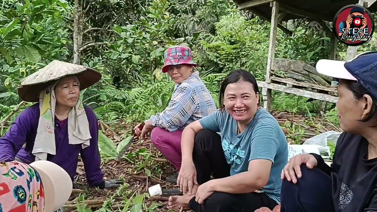 NEMUAI KAMPUNG MAMBONG KE KEBUN MAK WIS LALU NGAMBI SAYUR SERETA BUAH DABAI