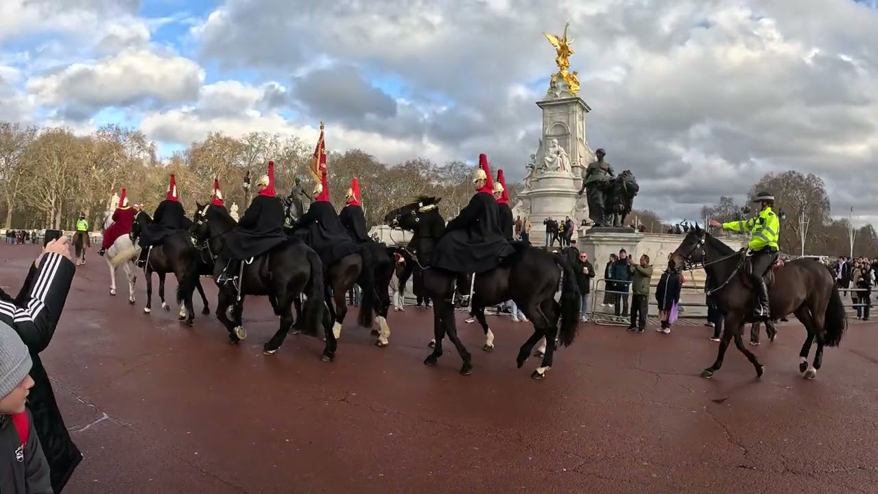 Guards at Buckingham Palace #london #buckinghampalace #nepaleseinuk #travel