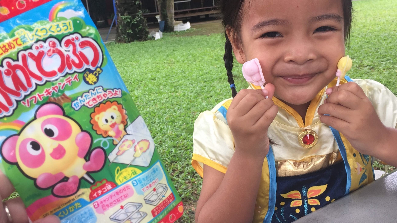 Putri Zara Menghibur Kakak yang Bersedih