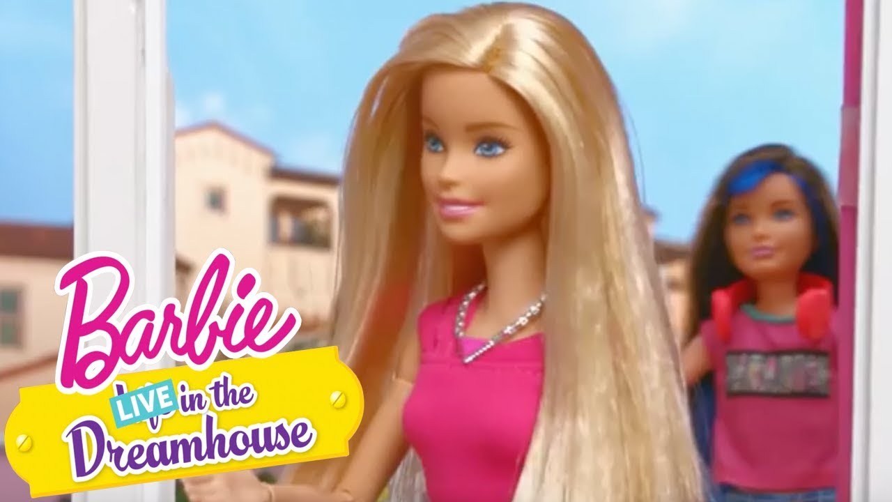 Ciel, mes paillettes! | Barbie LIVE! In The Dreamhouse | @BarbieFrançais
