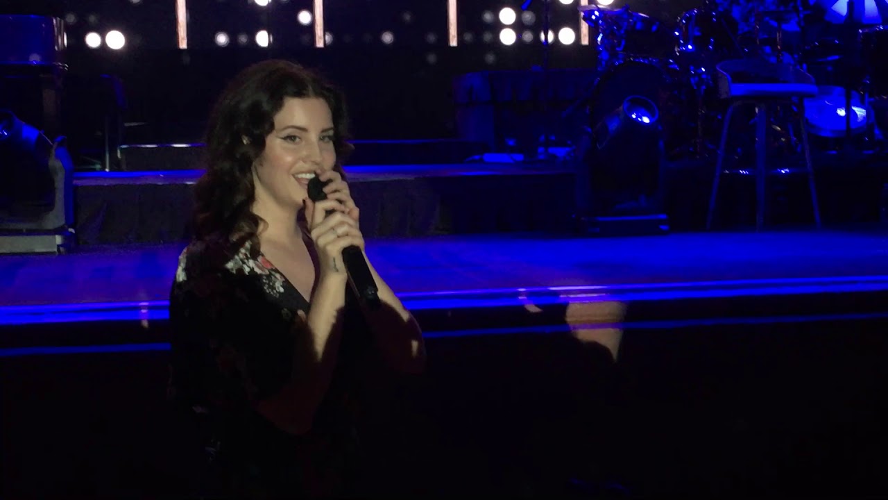 Lana Del Rey -  Shades of Cool / Born To Die (live in Hawai‘i)