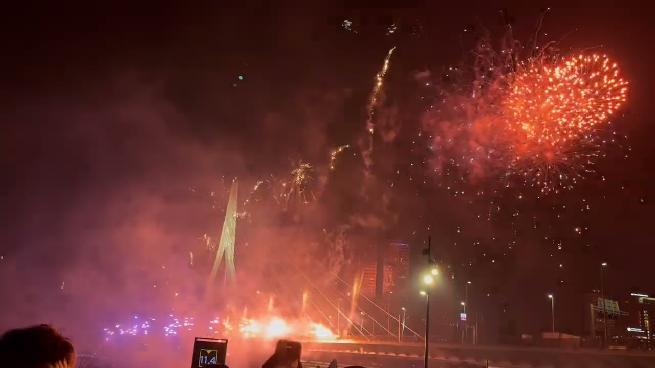 New Year fireworks 🎆 in Rotterdam Netherlands 🇳🇱 .