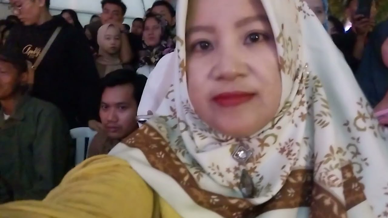 penuh sesak, konser artis minang ratu sikumbang meriah sekali di alun alun batam