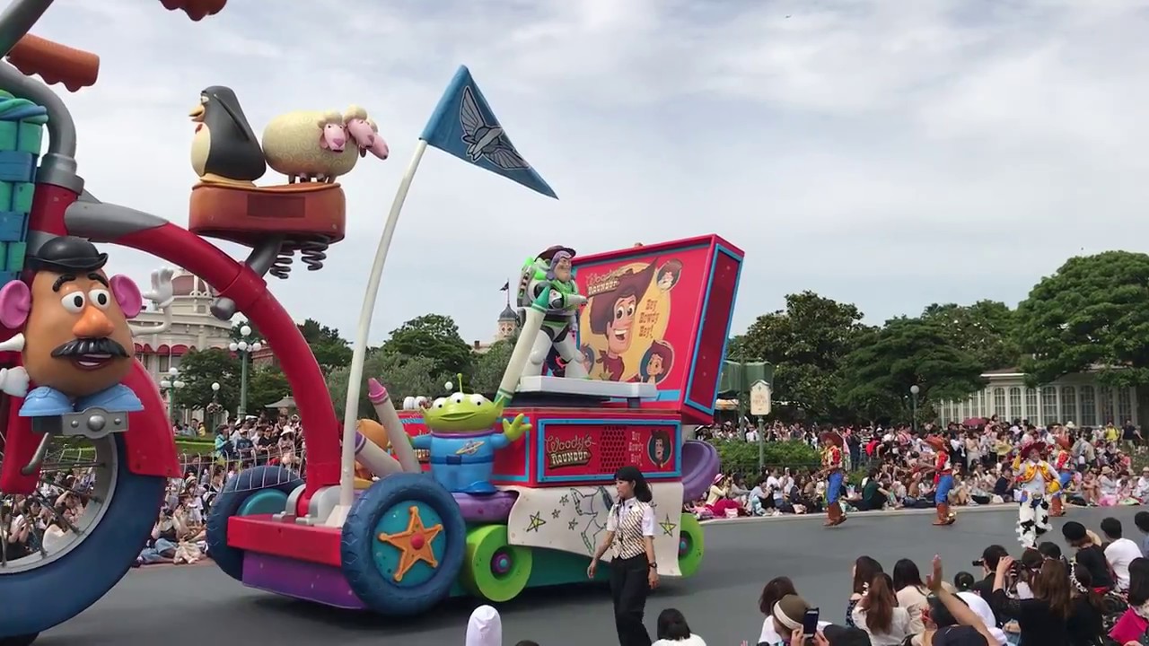 Tokyo Disneyland Daytime Parade 