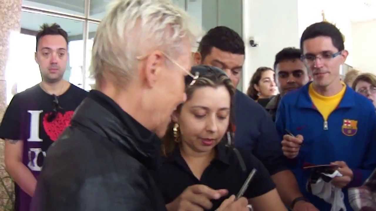 Na porta do hotel com Marie Fredriksson (Roxette)Brasília DF 15-05-12