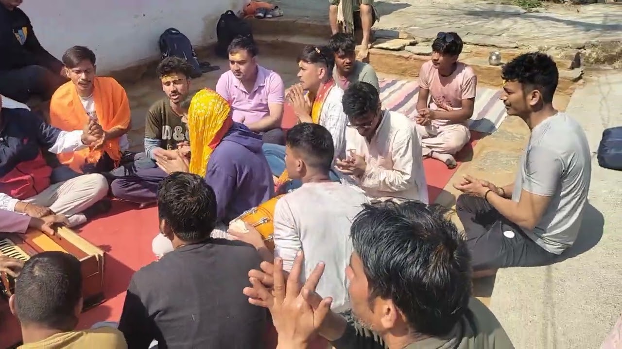 ईड़ा बाराखाम में होली समापन में शिव मंदिर में अति सुंदर भजन कैसी बजाई मोहन कैसी बजाई