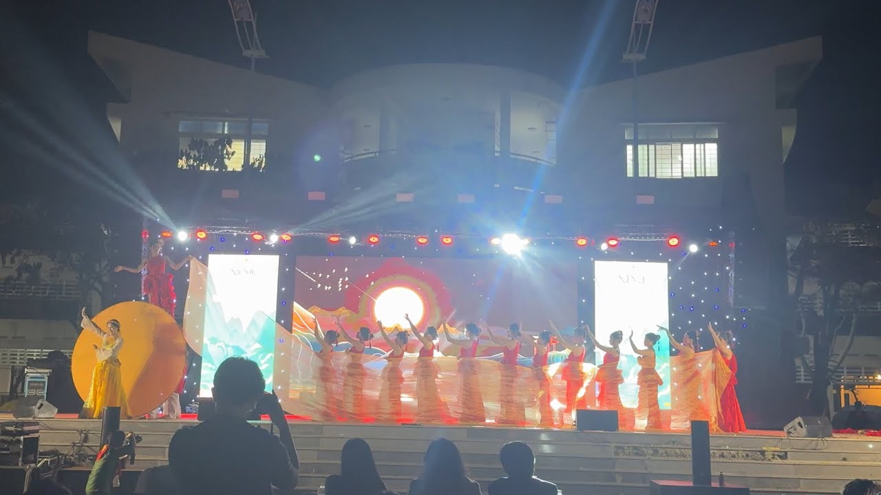 NGUYỆT KHÚC GẤM HOA - 11 Sinh - THPT CHUYÊN LÊ QUÝ ĐÔN (mashup: Gối gẫm x Buôn Trăng)