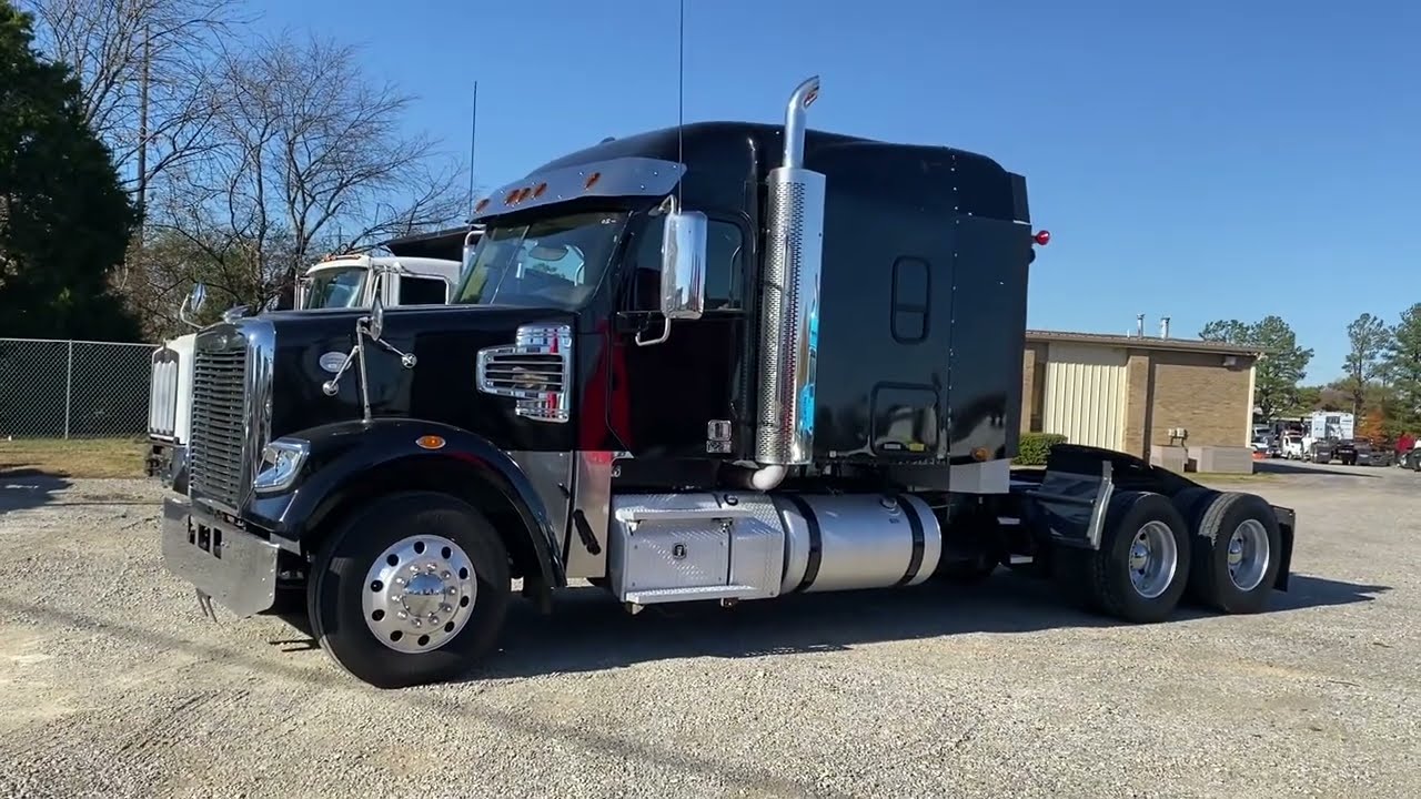 2018 Freightliner Coronado 122SD Midroof