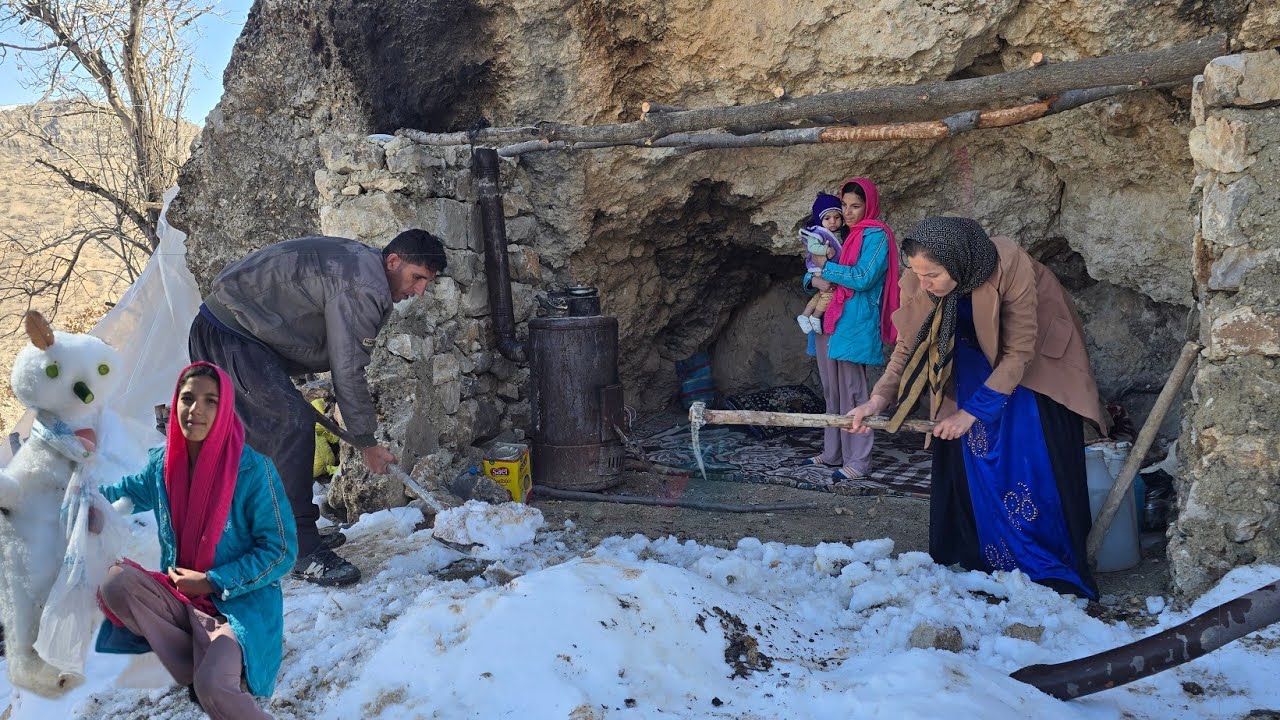 Battle for Survival in a Snowy Mountain Cave 🪨❄️ | A Family’s Hard Life