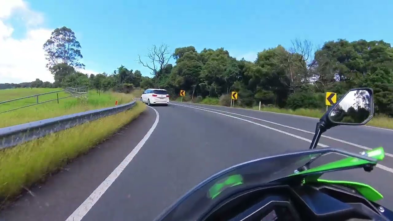 Kawasaki ZX4RR 1st time up Macquarie Pass.