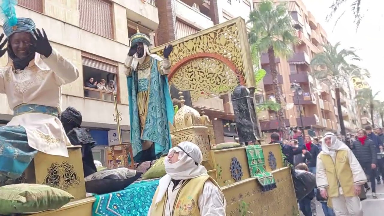 6 enero 2026, la despedida de los REYES MAGOS y JACOBO de mi ciudad ONTINYENT y vuelven a ORIENTE.