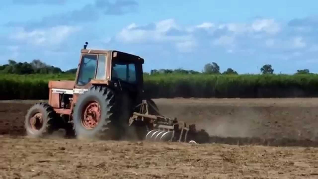 International Harvester 886 B series and Hodge Super reversible 5 disc plow