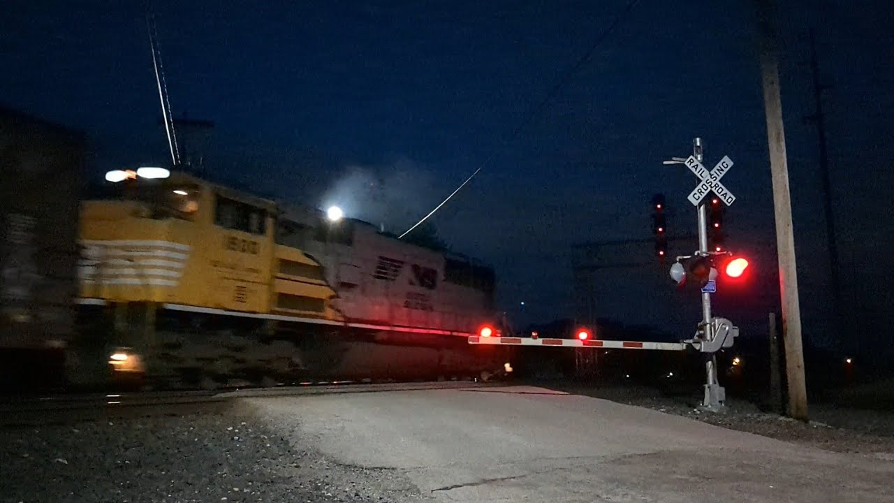 Sonic Bonnet | NS SD70ACe #1082 & SD70ACC #1800 (rear-DPU) head east @ Millbury w/ NS 14N | 8/13/23