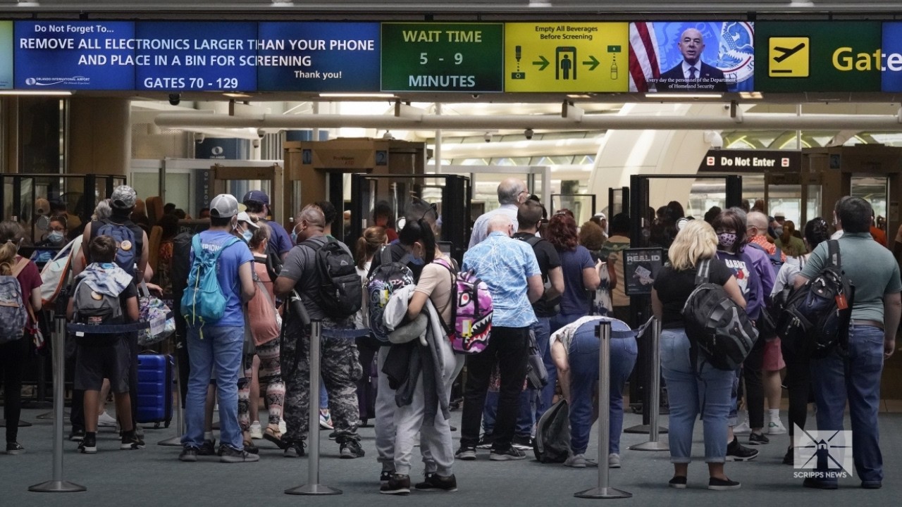 В условиях частичной приостановки работы правительства перебои в работе TSA (Управления транспорт...