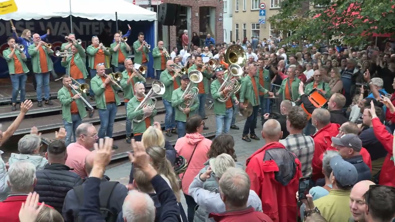 De Drumgabbers   Delft  Dweilorkestendag Groenlo Markt 29  mei 2025 Gld NL