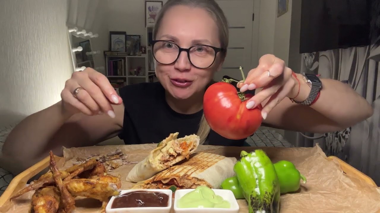 МУКБАНГ/Mukbang/Шаурма Острая 🌶️ крылышки гриль/меня надуривают😡