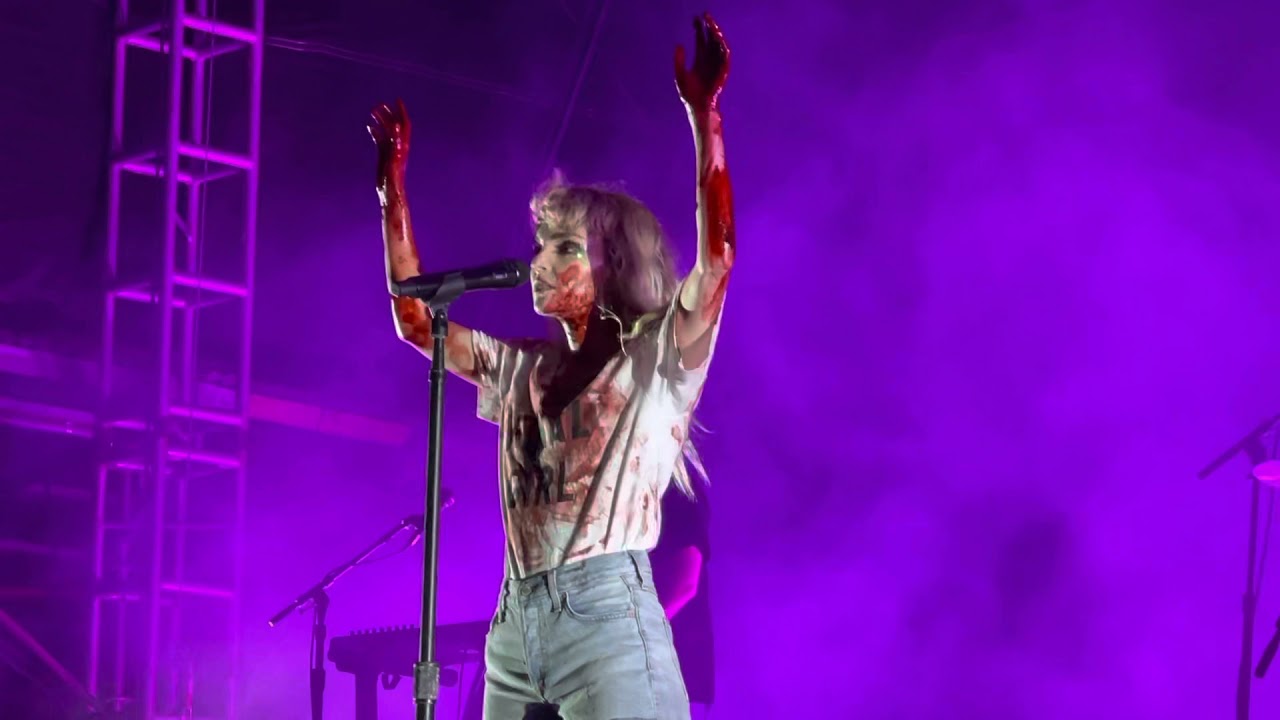 CHVRCHES- Asking for a Friend (LIVE)