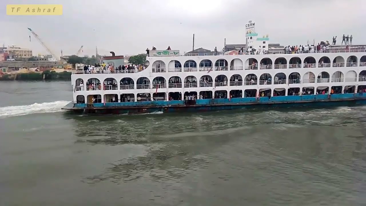 সুরভী ৮ vs ঈগল ২ শান্ত নদী উত্তাল করল দুই লঞ্চ!