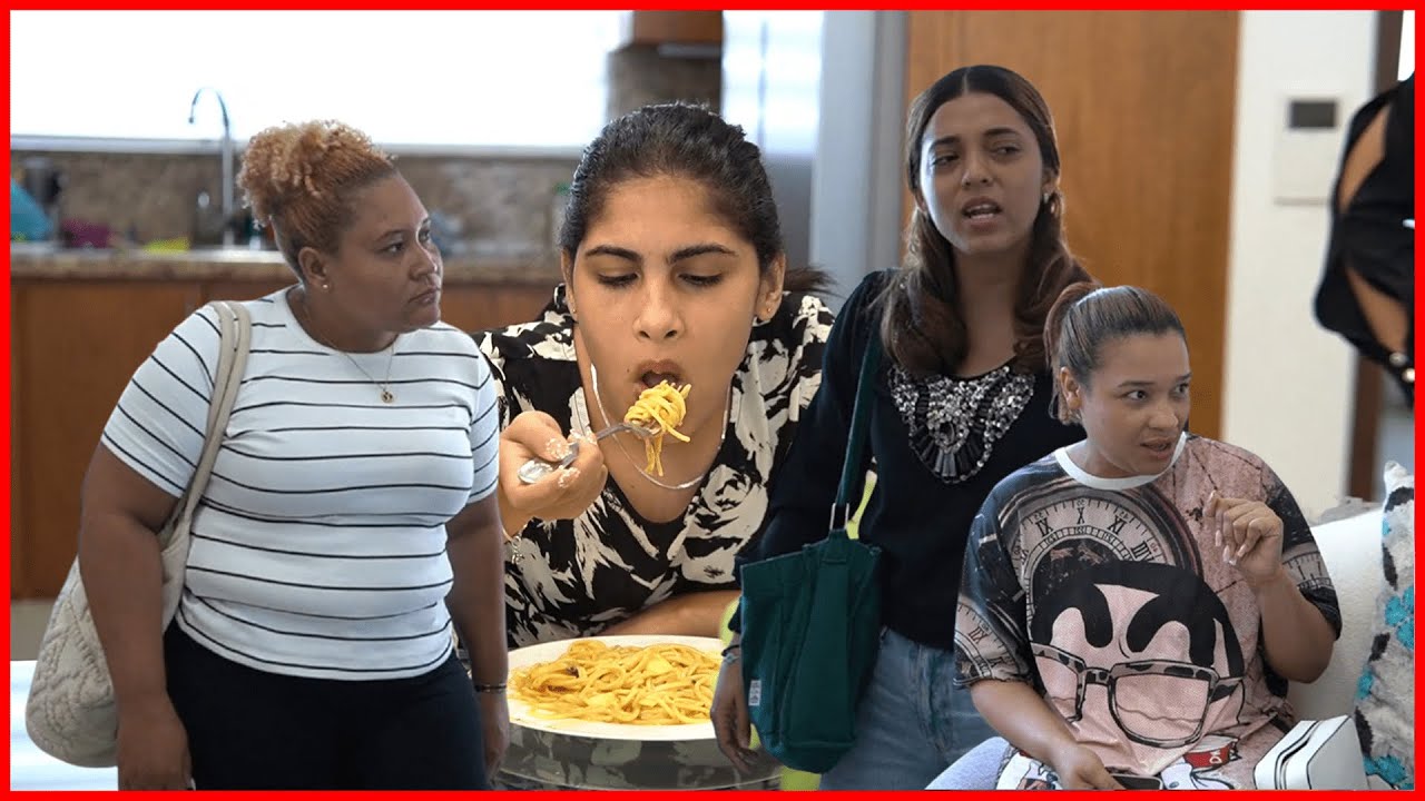 Vivian Juntas y habia una de ellas que estaba viviendo del cuento hasta que pasa esto
