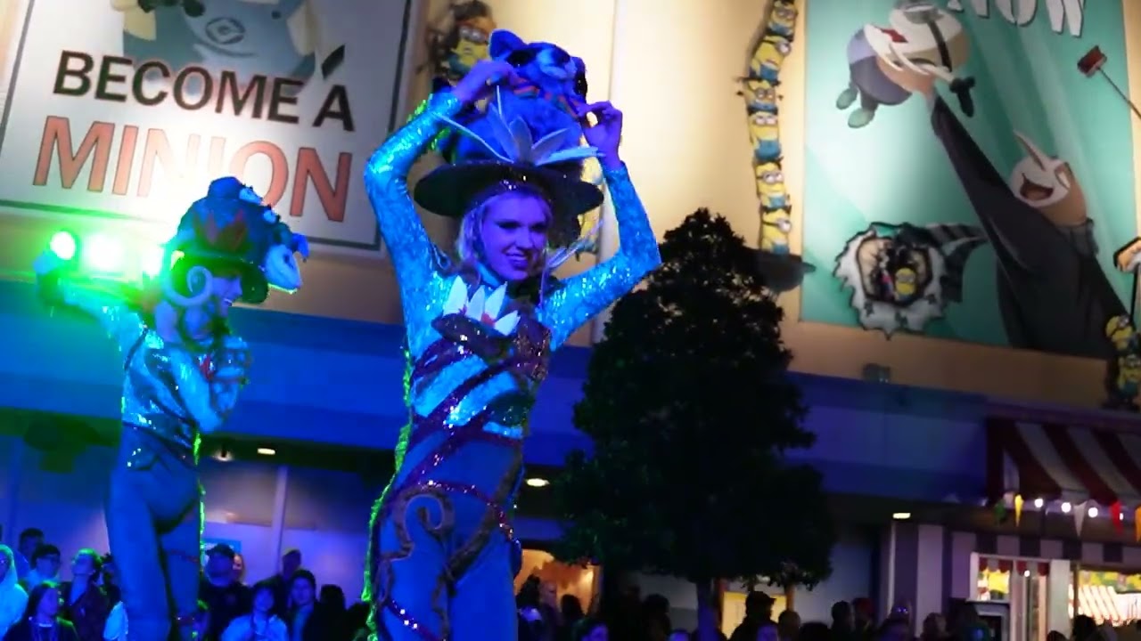 Catch ALL the Beads! Full Universal Mardi Gras Parade Experience