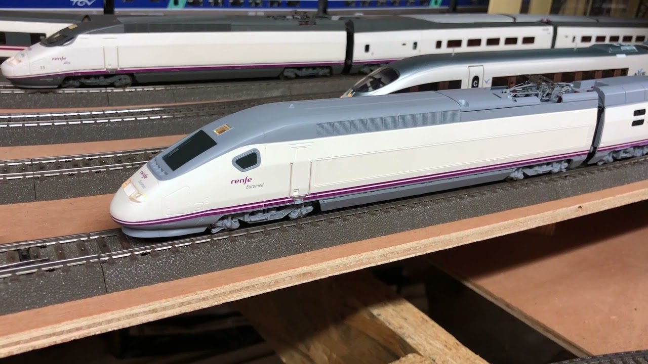 Uncut back to back HO trains SNCB - Renfe - SNCF
