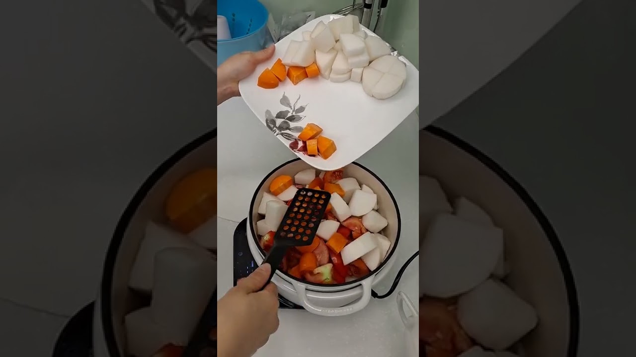 IH小V鑄鐵鍋蕃茄蘿蔔牛肉湯