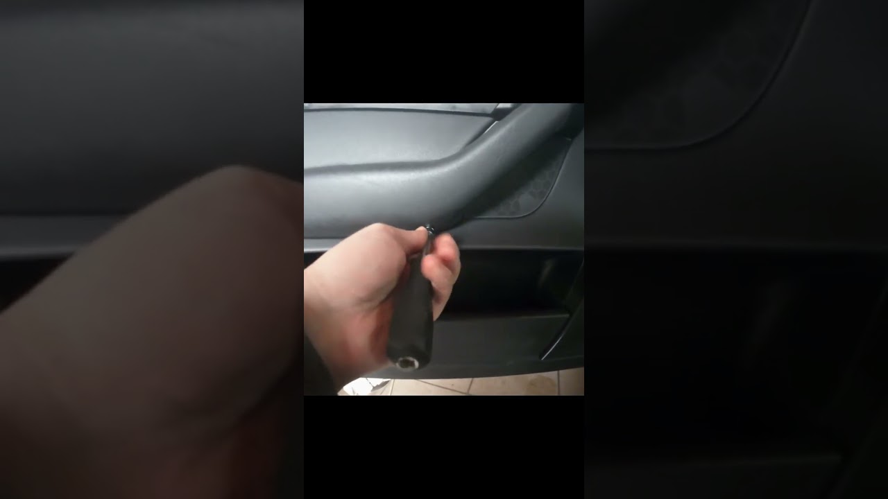 Сделай сам: снятие передней двери Audi A6 C6 #Audi #A6 #A6C6 #DIYCarRepair #DoorPanel #shorts