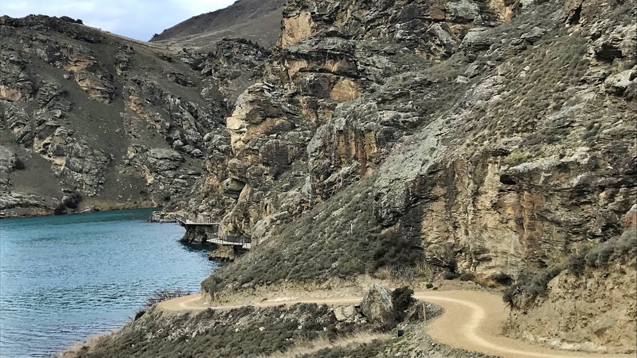 E-Biking the Lake Dunstan Trail, Central Otago, New Zealand