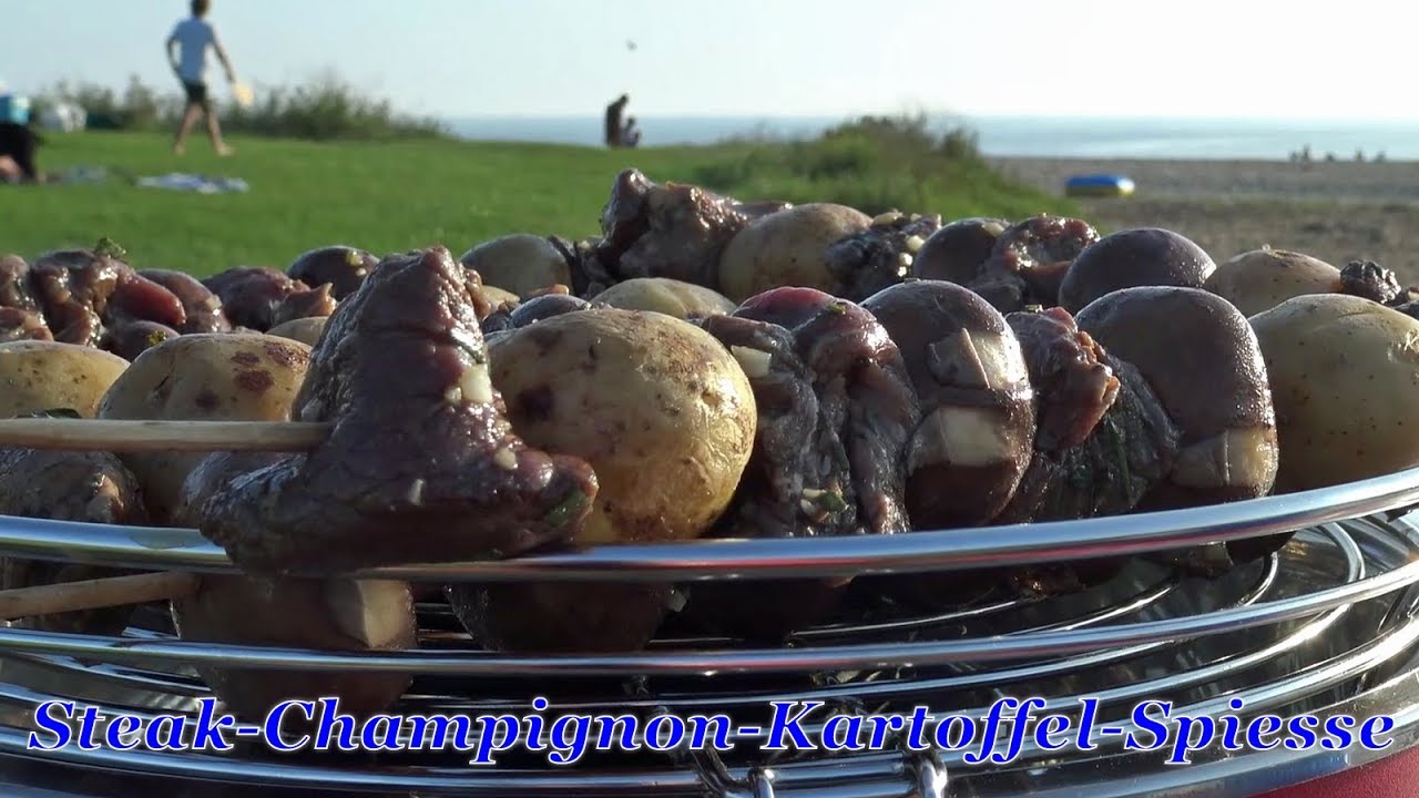 #245: Rib Eye Steak-Champignon-Kartoffel-Spieße - im Urlaub am Strand auf Holzkohle gegrillt