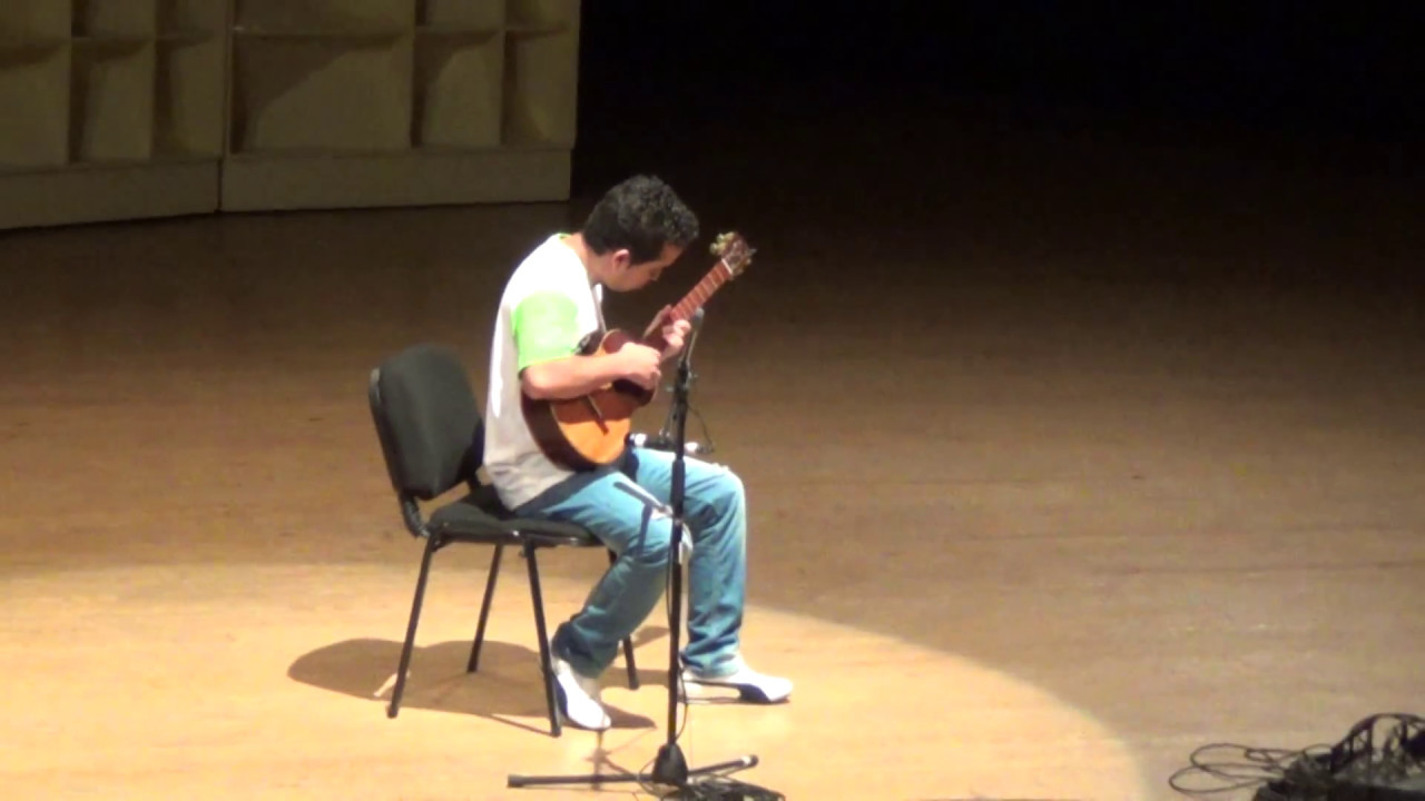 Carlos Suarez cuatrista solista en la siembra del cuatro