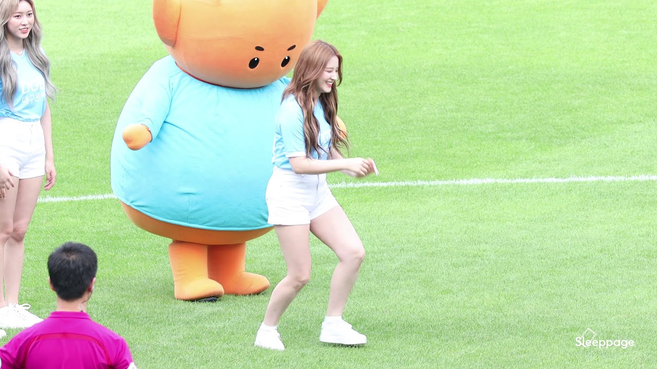 [4K] 190526 모모랜드 MOMOLAND 대구 FC 낸시 Nancy 시축 Kick Off @ 대구DGB은행파크 By Sleeppage