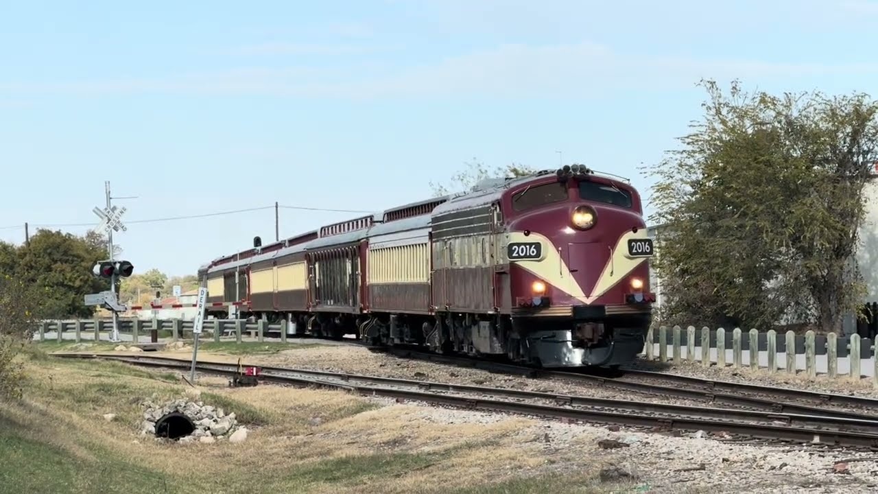 Classic FL9s Lead Grapevine Vintage Railroad Cotton Belt Route Excursion on 11/16/25