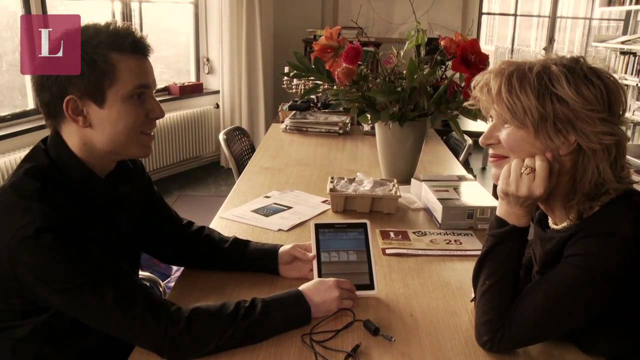 Mieke van der Weij krijgt een eReader