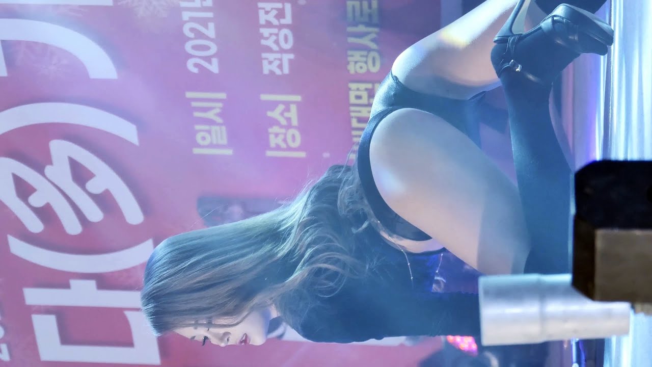걸크러쉬 GirlCrush 보미 유카 - 징글벨락 리믹스 & 떨려요 & 롤린 @다(多)가치한마음대행진 파주적성전통시장 (21.12.22)