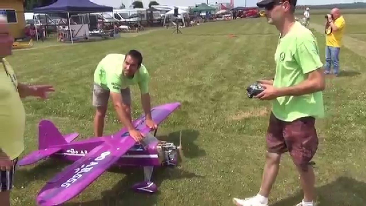 Meeting d' aéromodélisme à Gedinne en 2015  HD