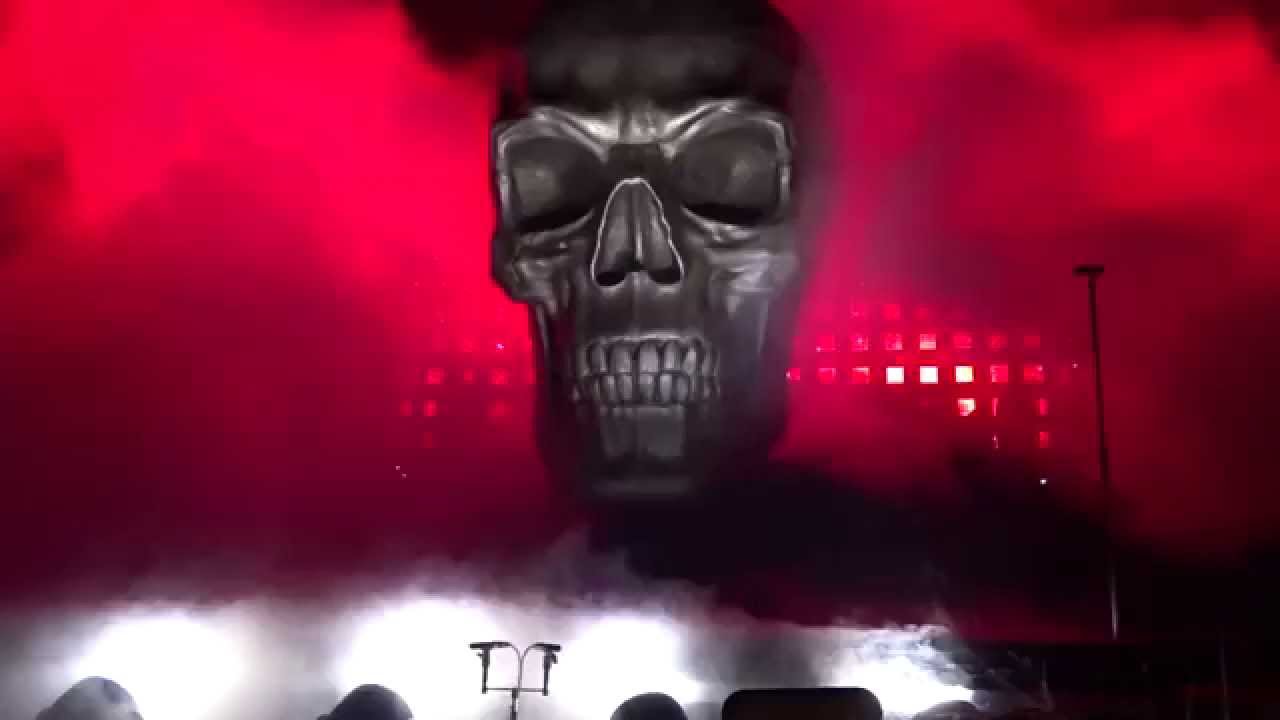 Johnny Hallyday - Intro et Rester vivant - Arena de Genève le 4 novembre 2015.