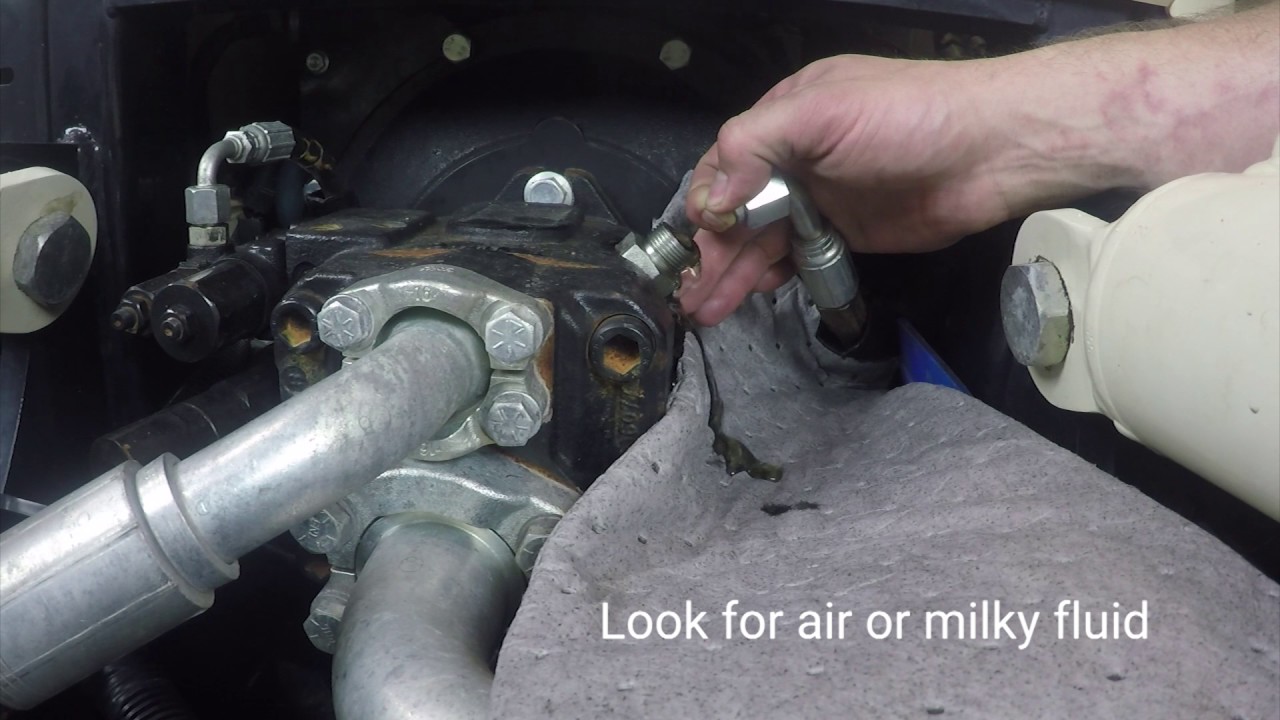 Maintenance Minutes | 7822DT Purging Air from the Hydraulic Pump